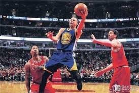 邓涵文因经济保障和新东家前景决定离开武汉三镇，加盟云南玉昆，成为球队核心球员。